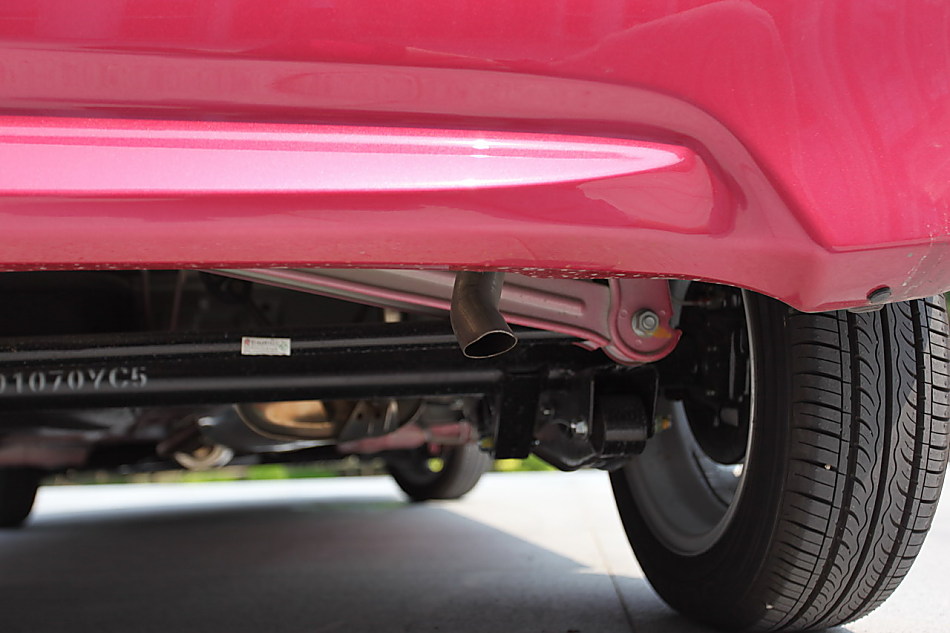 全新奥拓外观图片