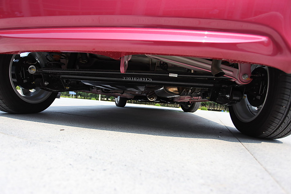 全新奥拓外观图片