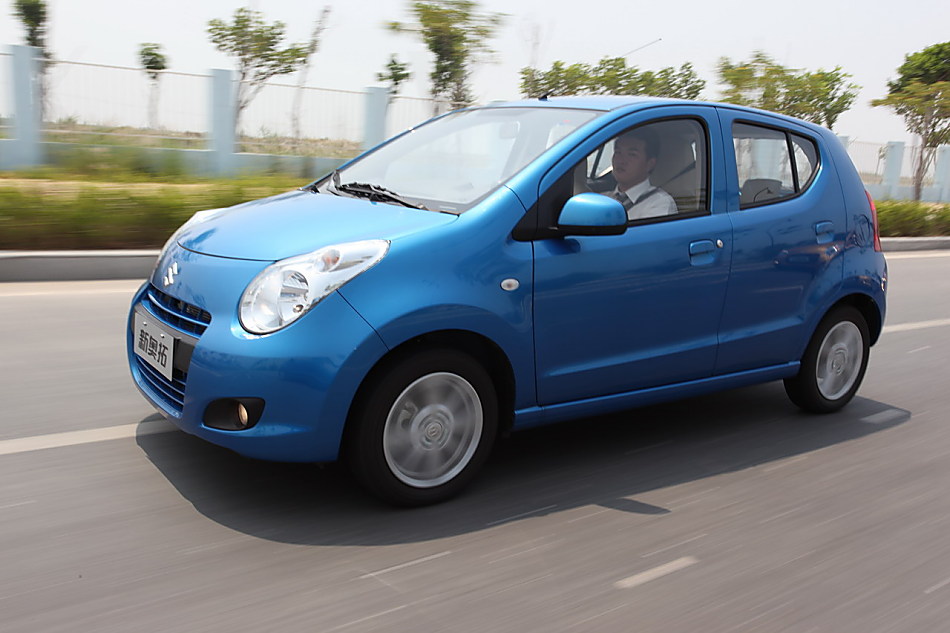 全新奥拓外观图片