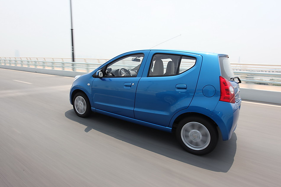 全新奥拓外观图片