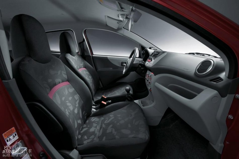 全新奥拓内饰资料图