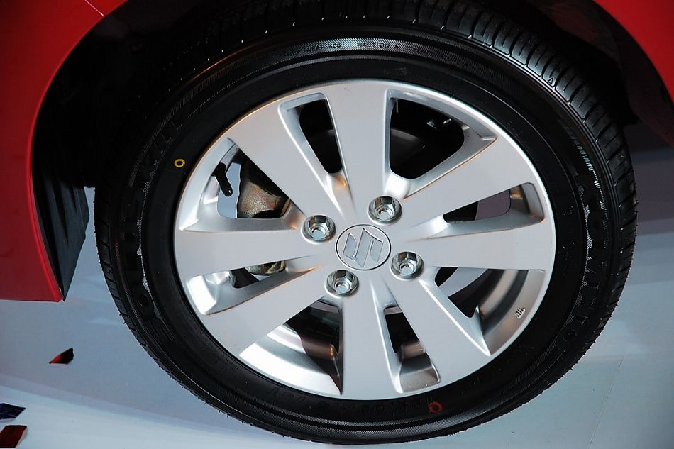 长安铃木新奥拓外观