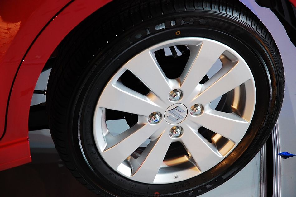 长安铃木新奥拓外观