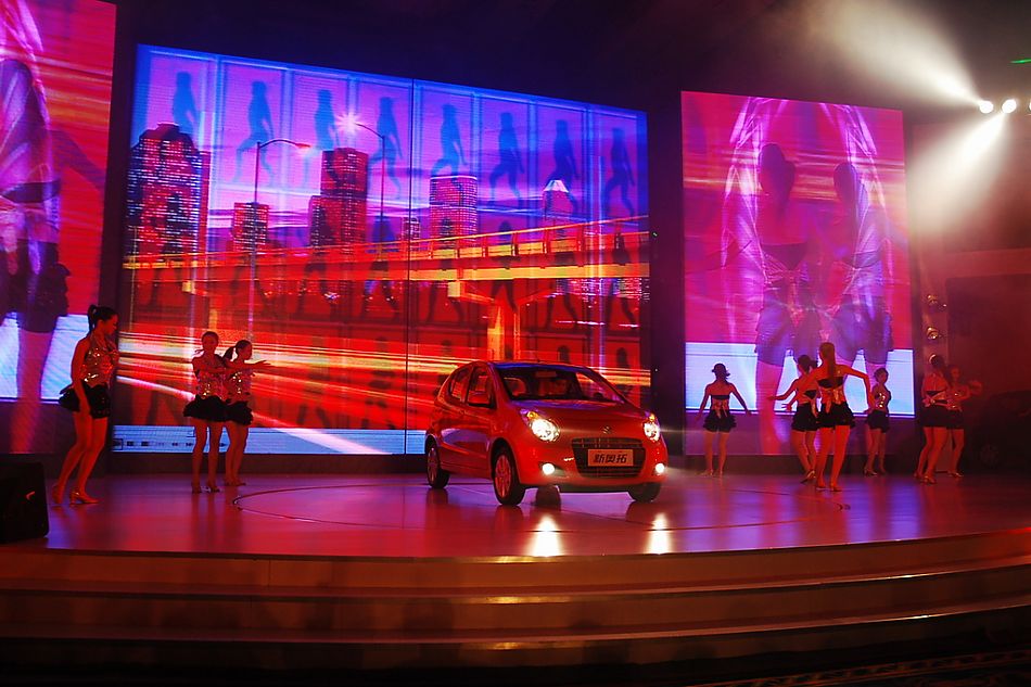 新奥拓上市现场图