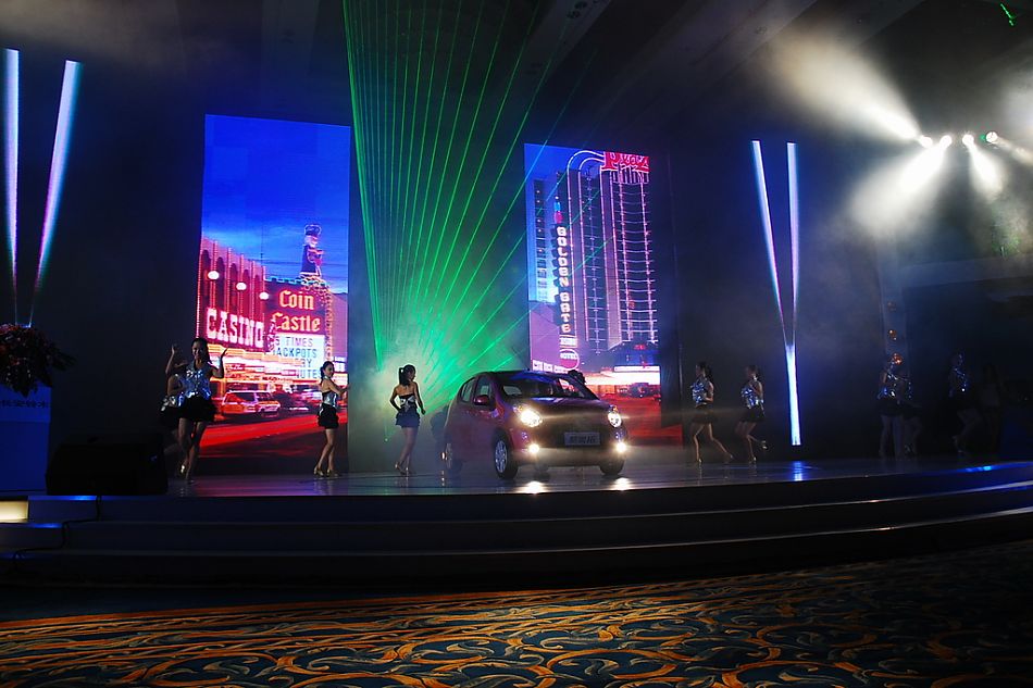 新奥拓上市现场图