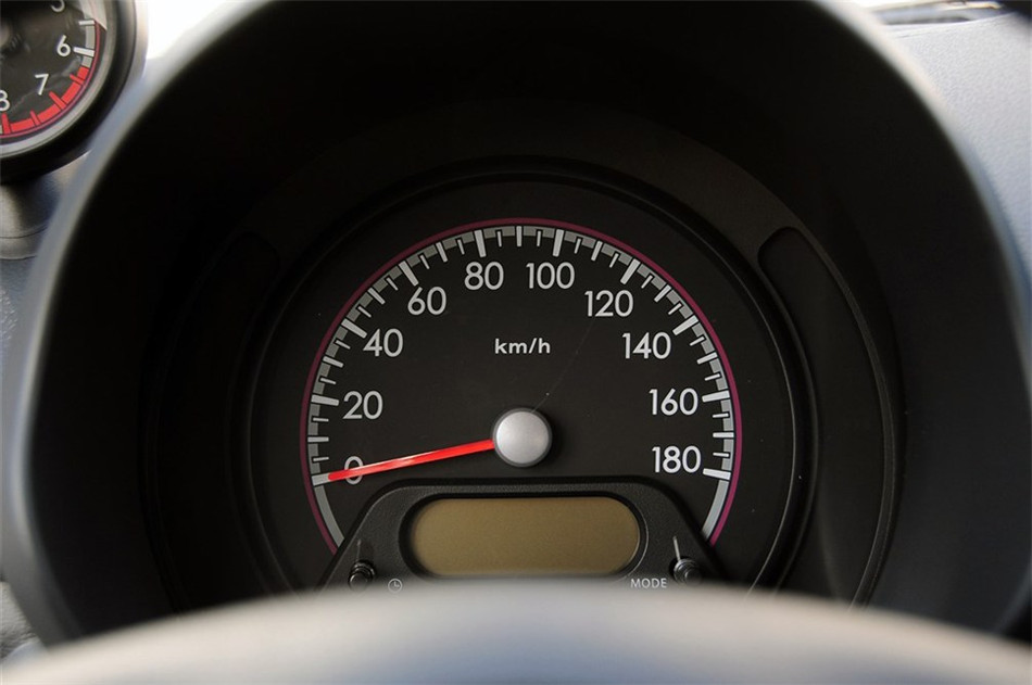 2013款奥拓1.0L手动豪华型