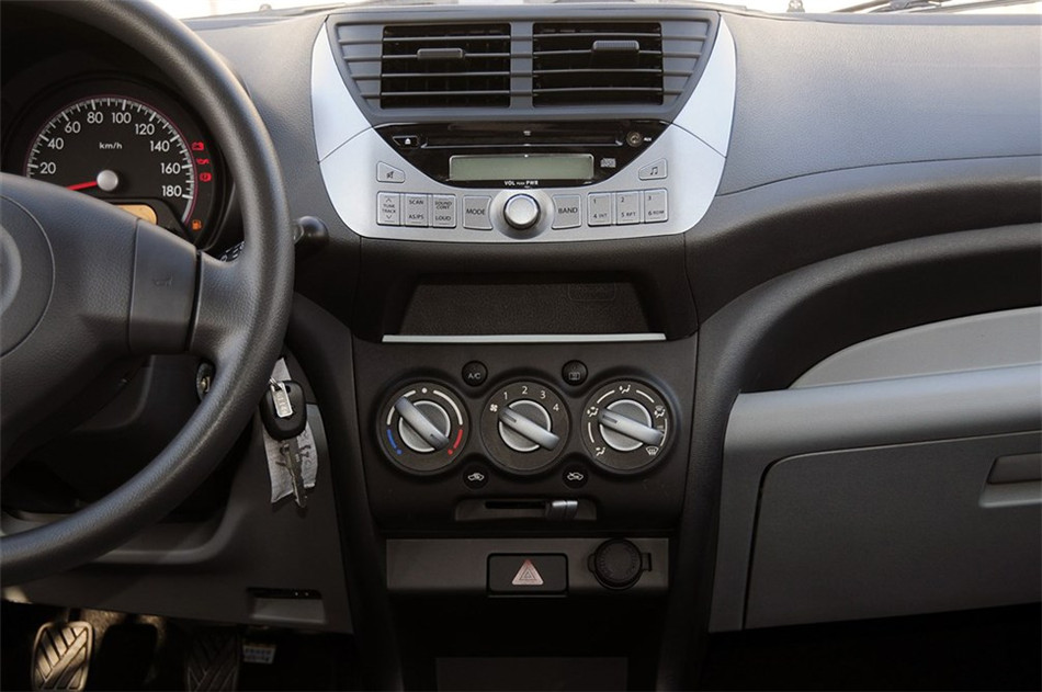 2013款奥拓1.0L手动豪华型