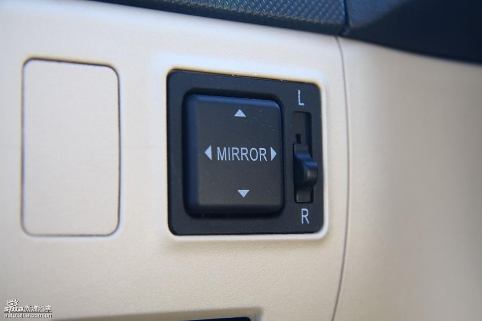 中华骏捷FSV试车实拍图发动机细节与其他