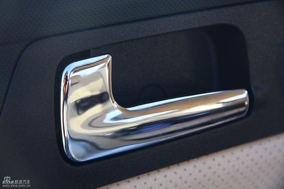 中华骏捷FSV试车实拍图发动机细节与其他