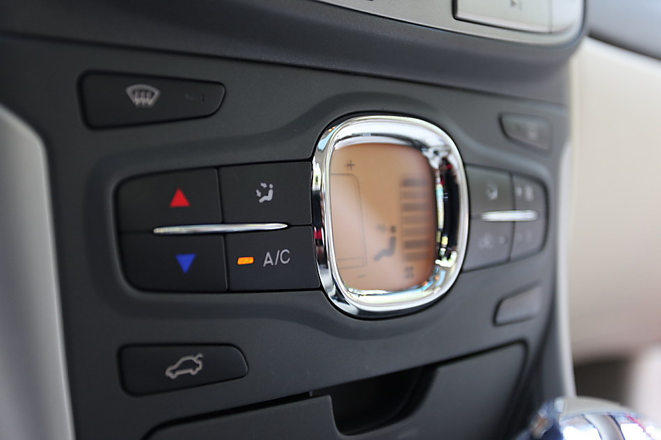 中华骏捷FSV 1.6AT内饰图片