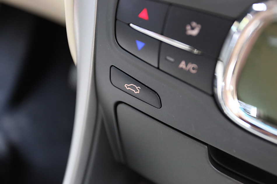 中华骏捷FSV 1.6AT内饰图片