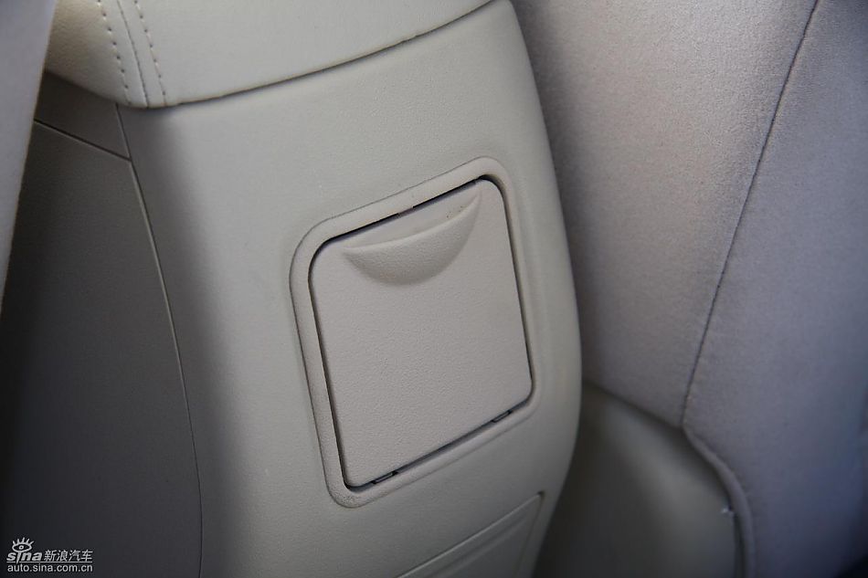 中华骏捷FSV试车实拍图发动机细节与其他