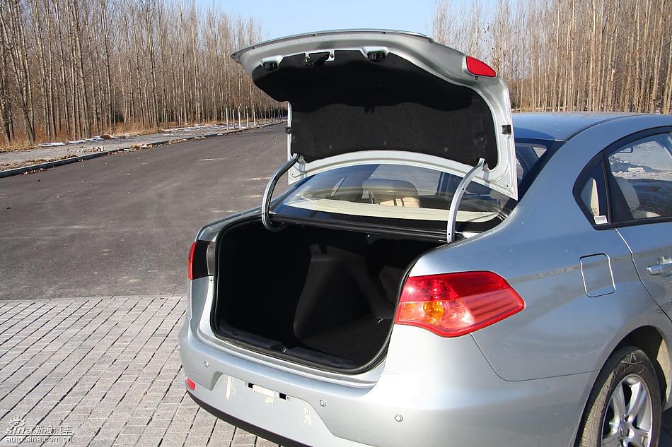 中华骏捷FSV试车实拍图发动机细节与其他