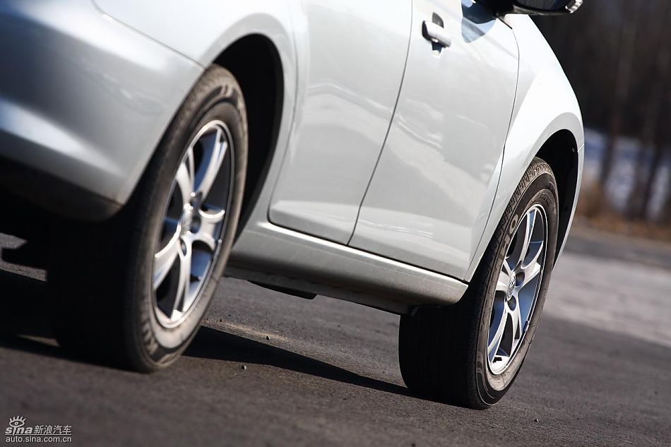 中华骏捷FSV试车实拍图发动机细节与其他