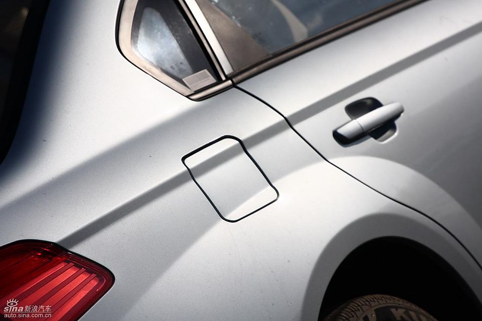 中华骏捷FSV试车实拍图发动机细节与其他