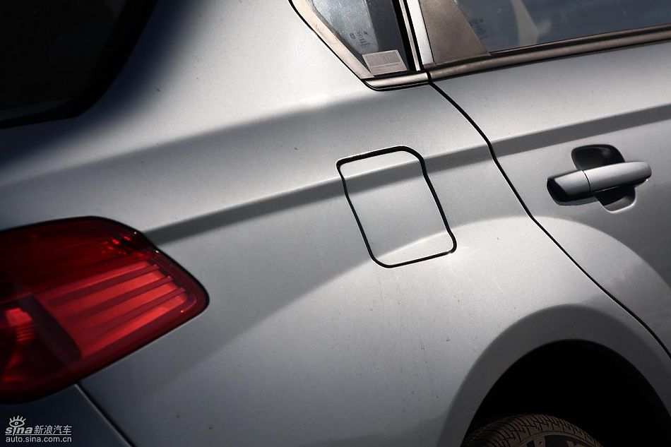 中华骏捷FSV试车实拍图发动机细节与其他