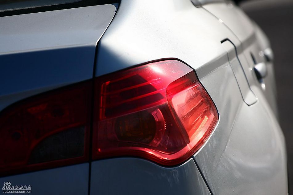 中华骏捷FSV试车实拍图发动机细节与其他