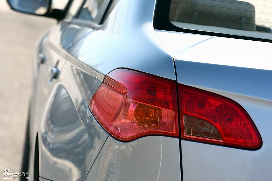 中华骏捷FSV试车实拍图发动机细节与其他