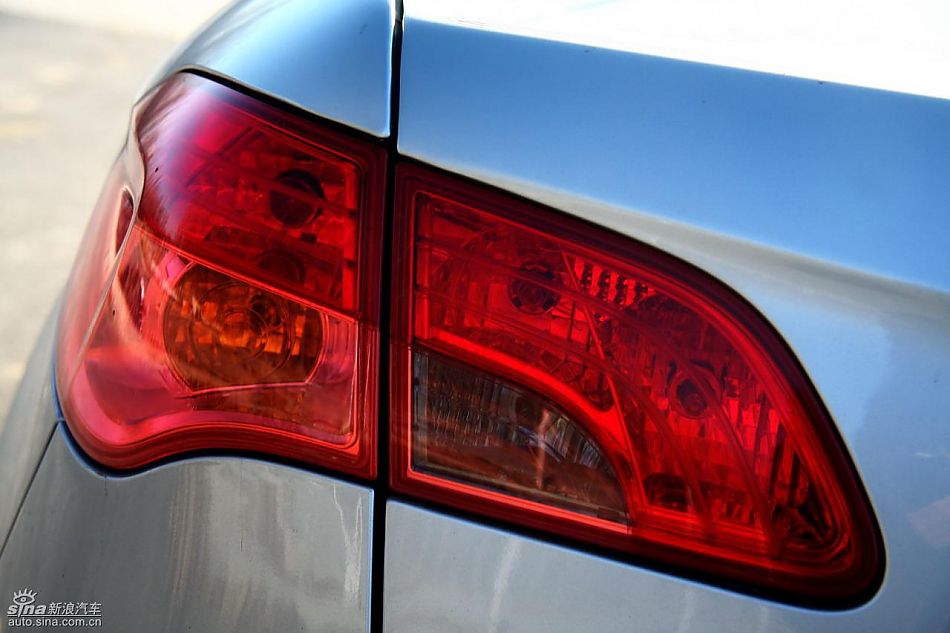 中华骏捷FSV试车实拍图发动机细节与其他