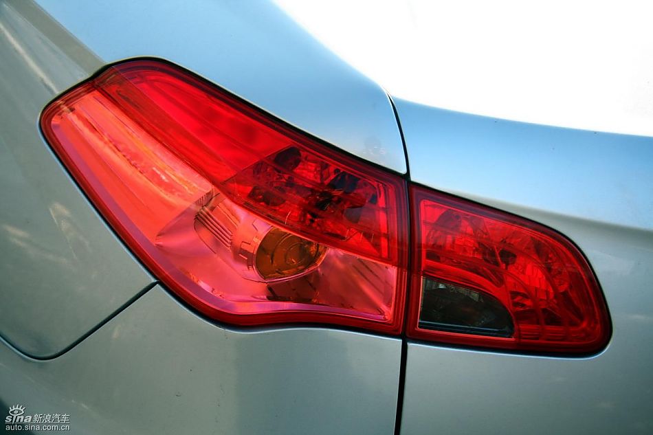 中华骏捷FSV试车实拍图发动机细节与其他