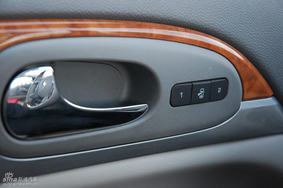 别克昂科雷内饰实拍图