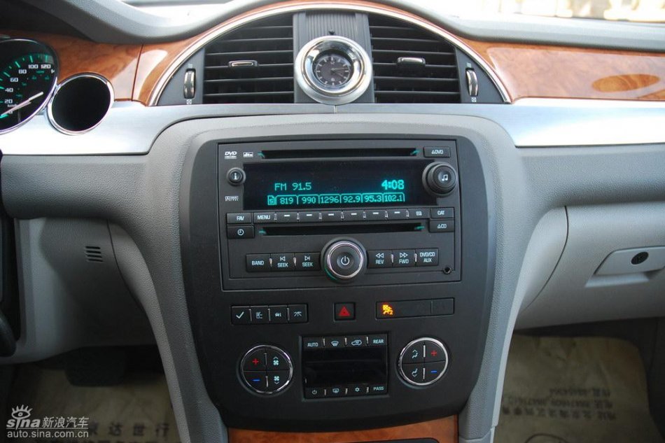 别克昂科雷内饰实拍图