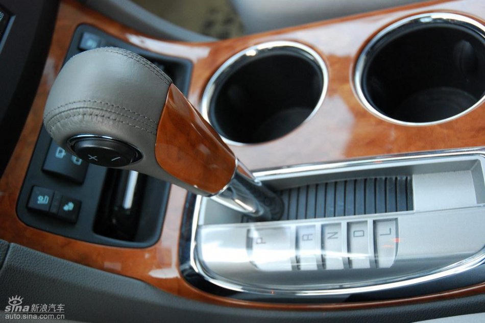 别克昂科雷内饰实拍图