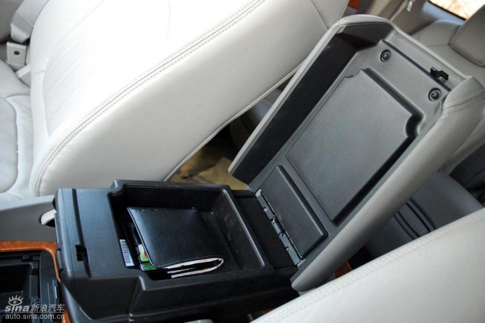 别克昂科雷内饰实拍图