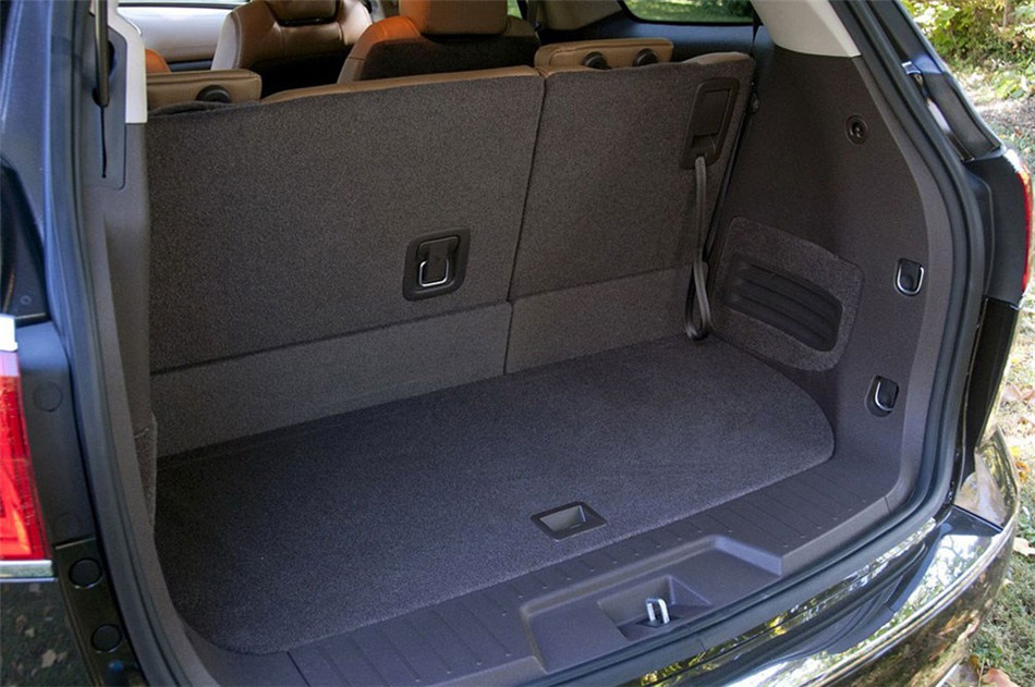 2013款 3.6L 四驱 AT 旗舰版 座椅空间