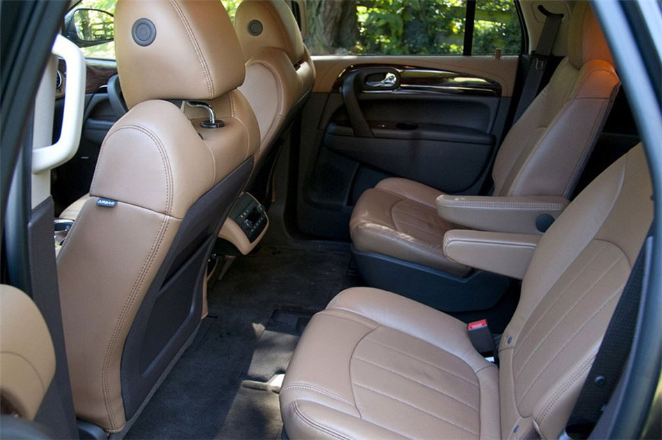 2013款 3.6L 四驱 AT 旗舰版 座椅空间