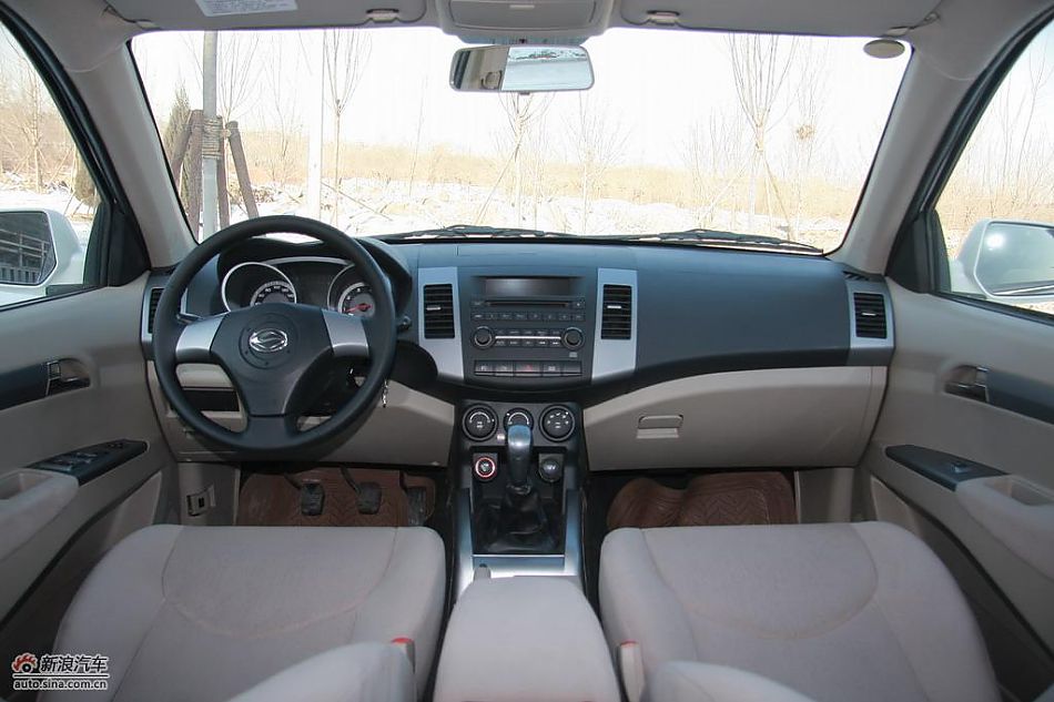 陆风X8试驾实拍图内饰