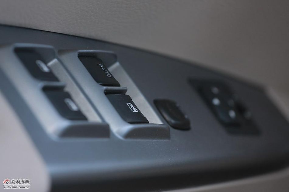 陆风X8试驾实拍图内饰