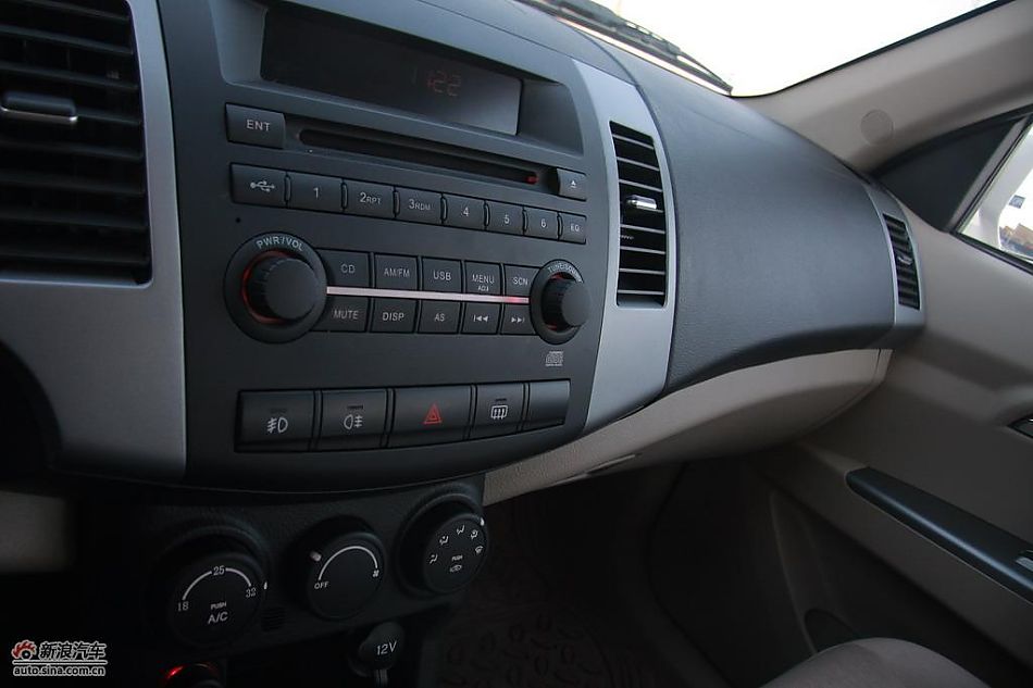 陆风X8试驾实拍图内饰