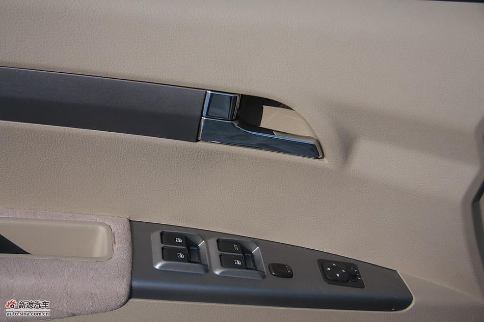 陆风X8试驾实拍图内饰