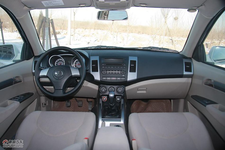 陆风X8试驾实拍图内饰