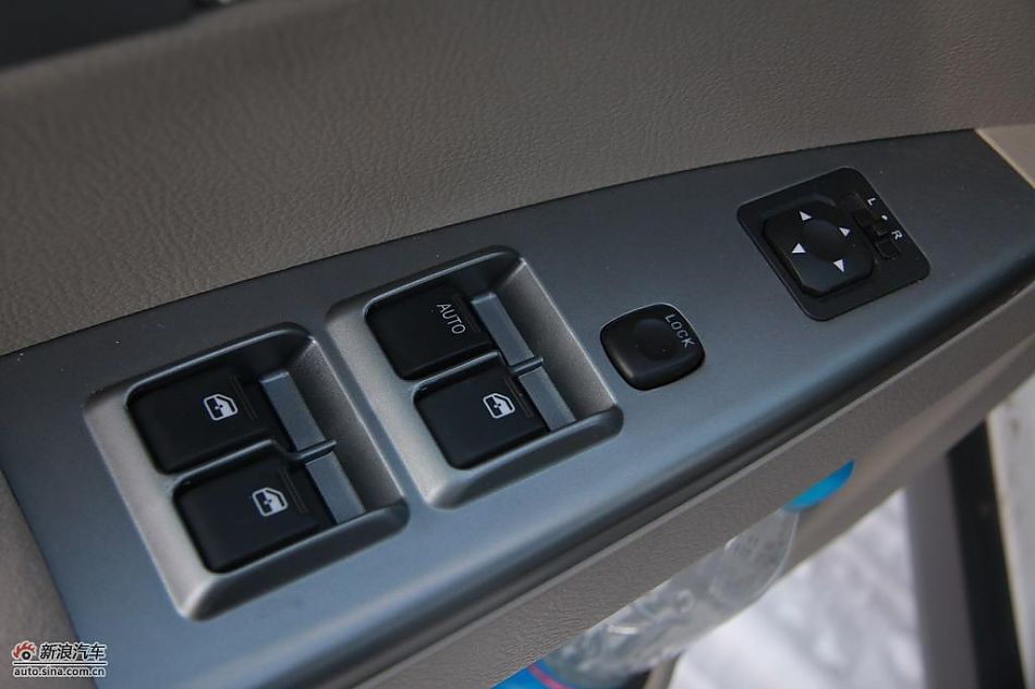 陆风X8试驾实拍图内饰