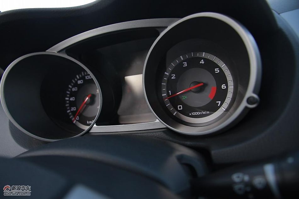 陆风X8试驾实拍图内饰