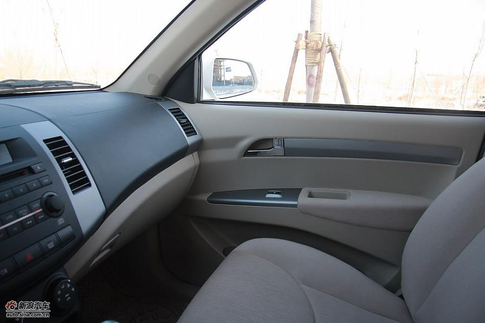 陆风X8试驾实拍图内饰