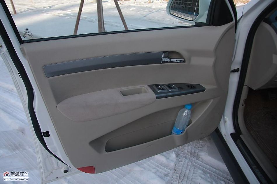 陆风X8试驾实拍图内饰