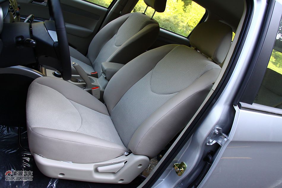 陆风X8座椅空间