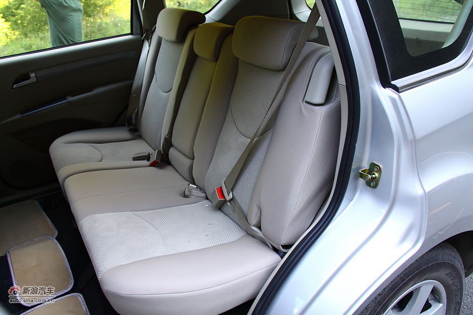 陆风X8座椅空间