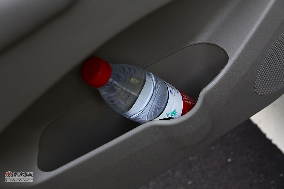 陆风X8座椅空间