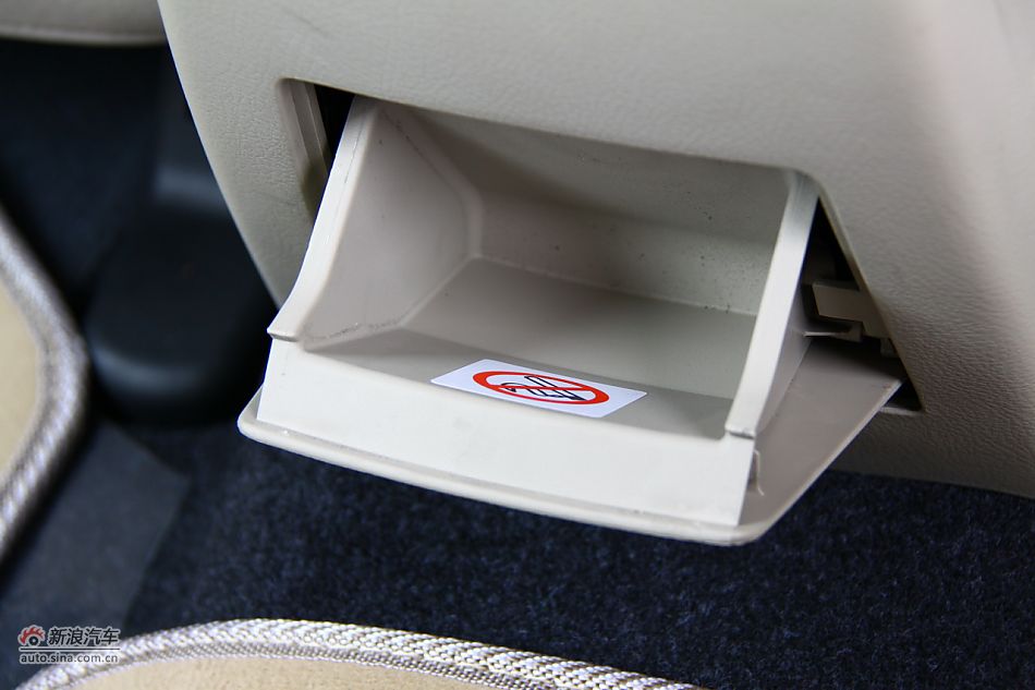 陆风X8座椅空间