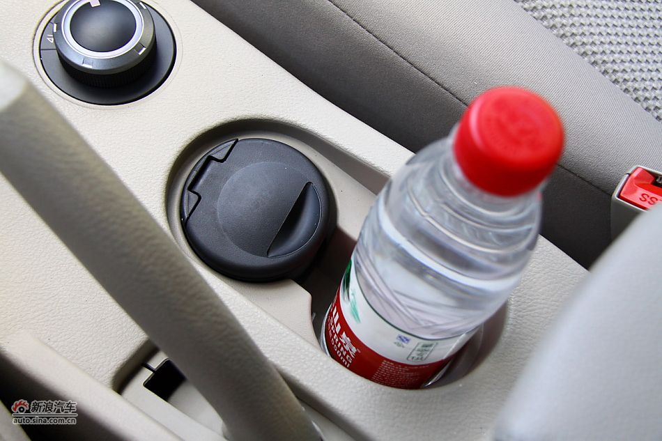 陆风X8座椅空间