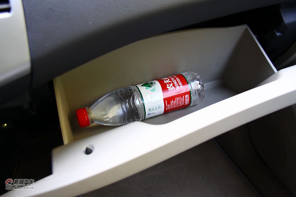 陆风X8座椅空间