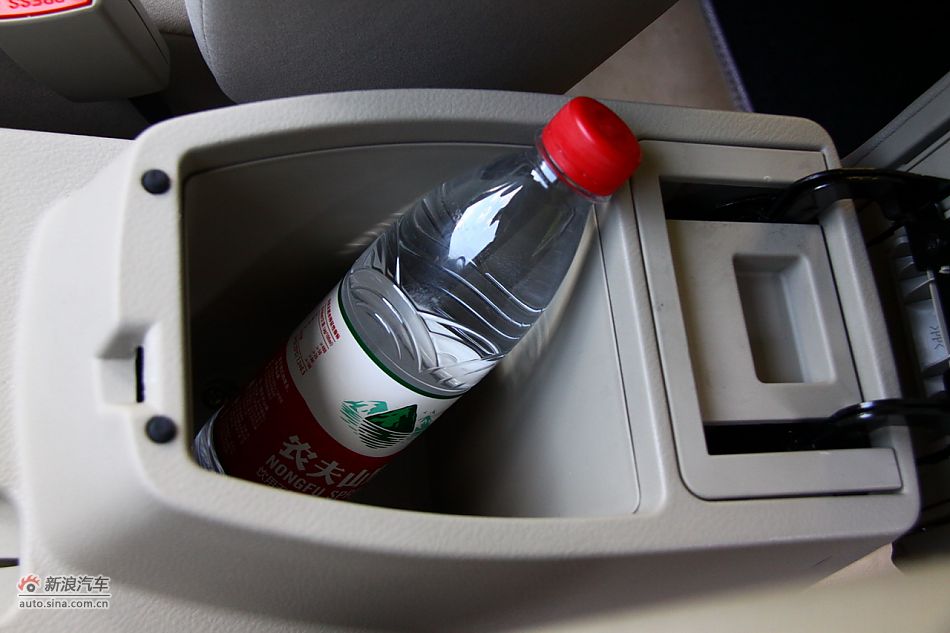 陆风X8座椅空间