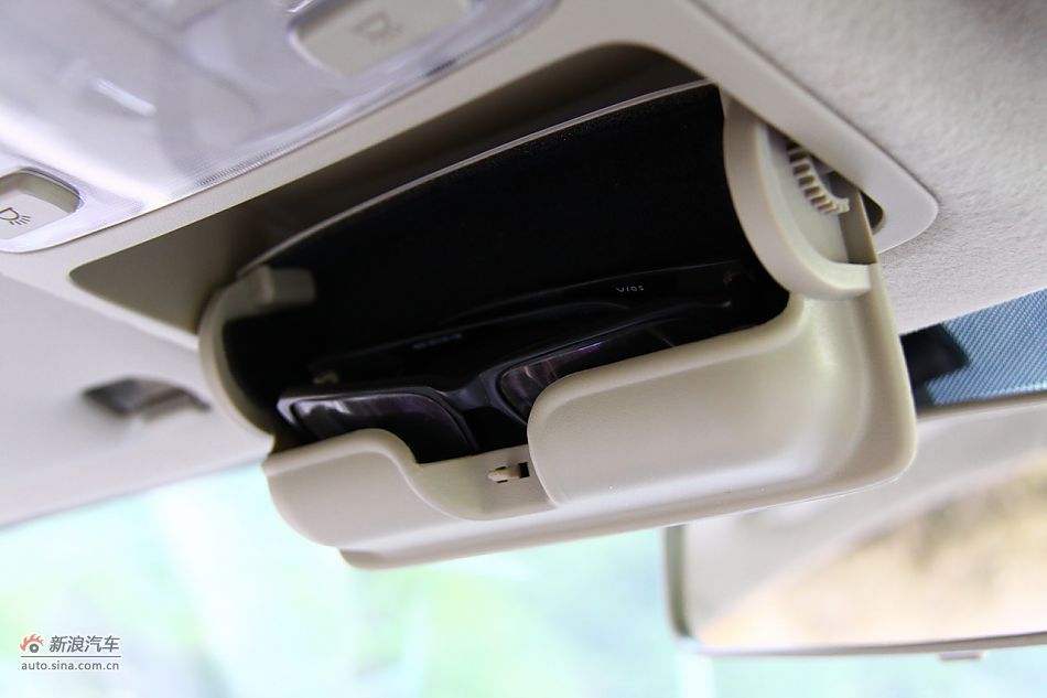 陆风X8座椅空间