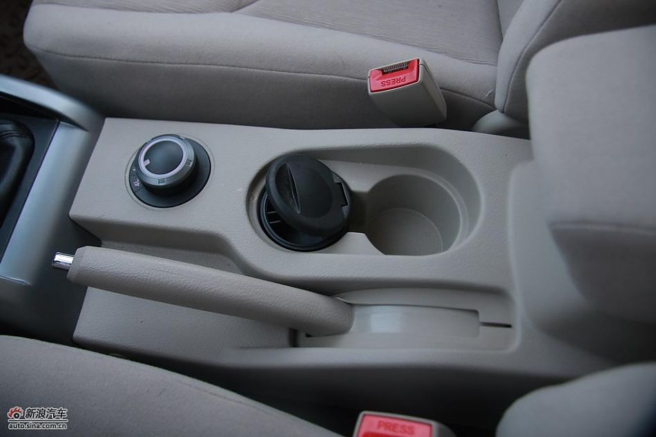 陆风X8试驾实拍图内饰