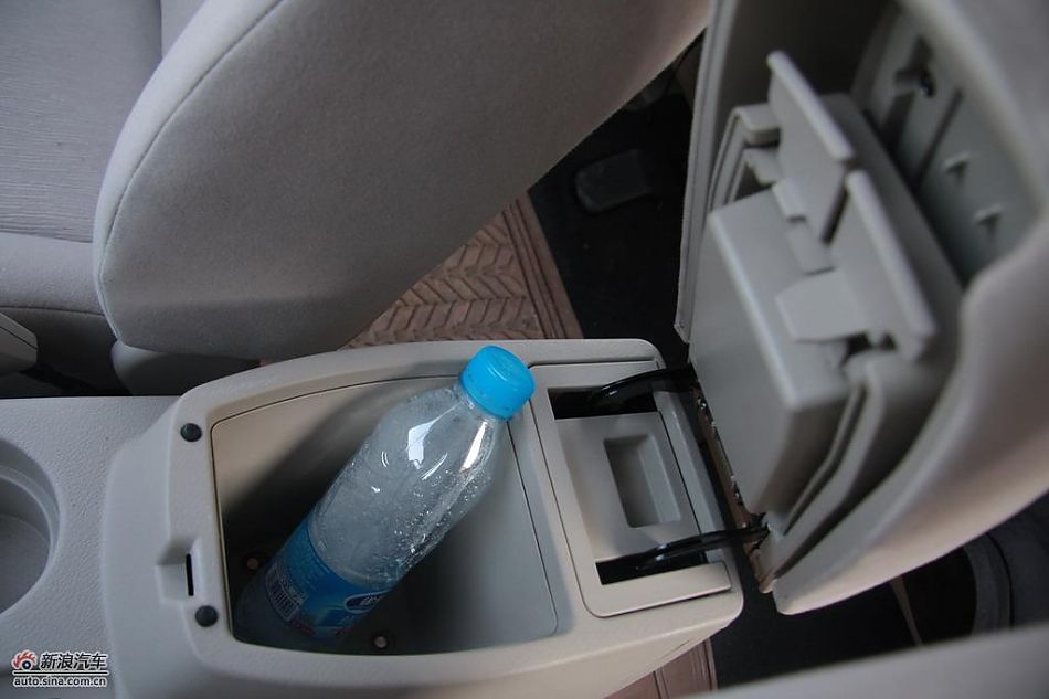 陆风X8试驾实拍图内饰