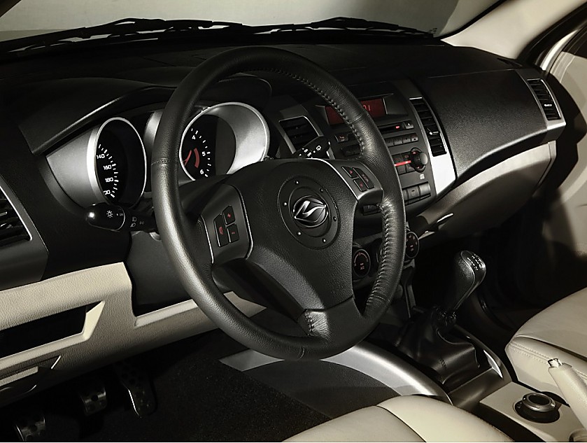 江铃陆风X8内饰